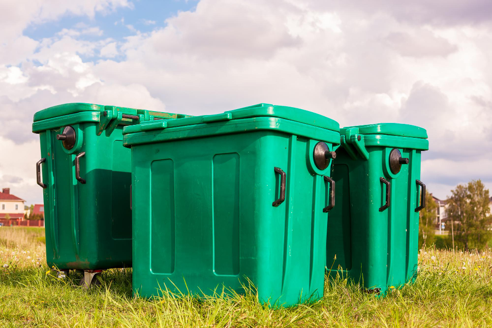 Can a Disposal Bin Service in Coquitlam Help You Clean Your Office?